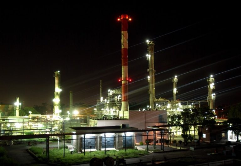 Refineries face Rs 25 billion inventory losses