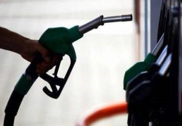 Govt increases price of petrol by Rs 5.40 per liter