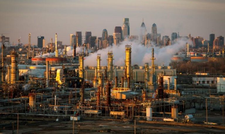 Saudi Arabia shelves $10 billion oil refinery project