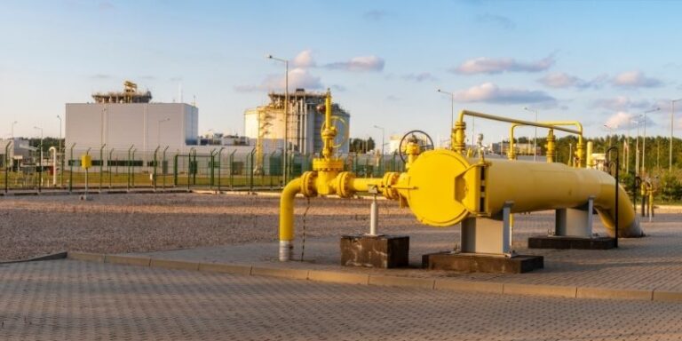 Pakistan Welcomes Qatar’s Partnership in Energas LNG terminal