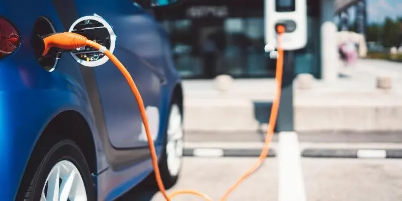 electric car charging in Italy