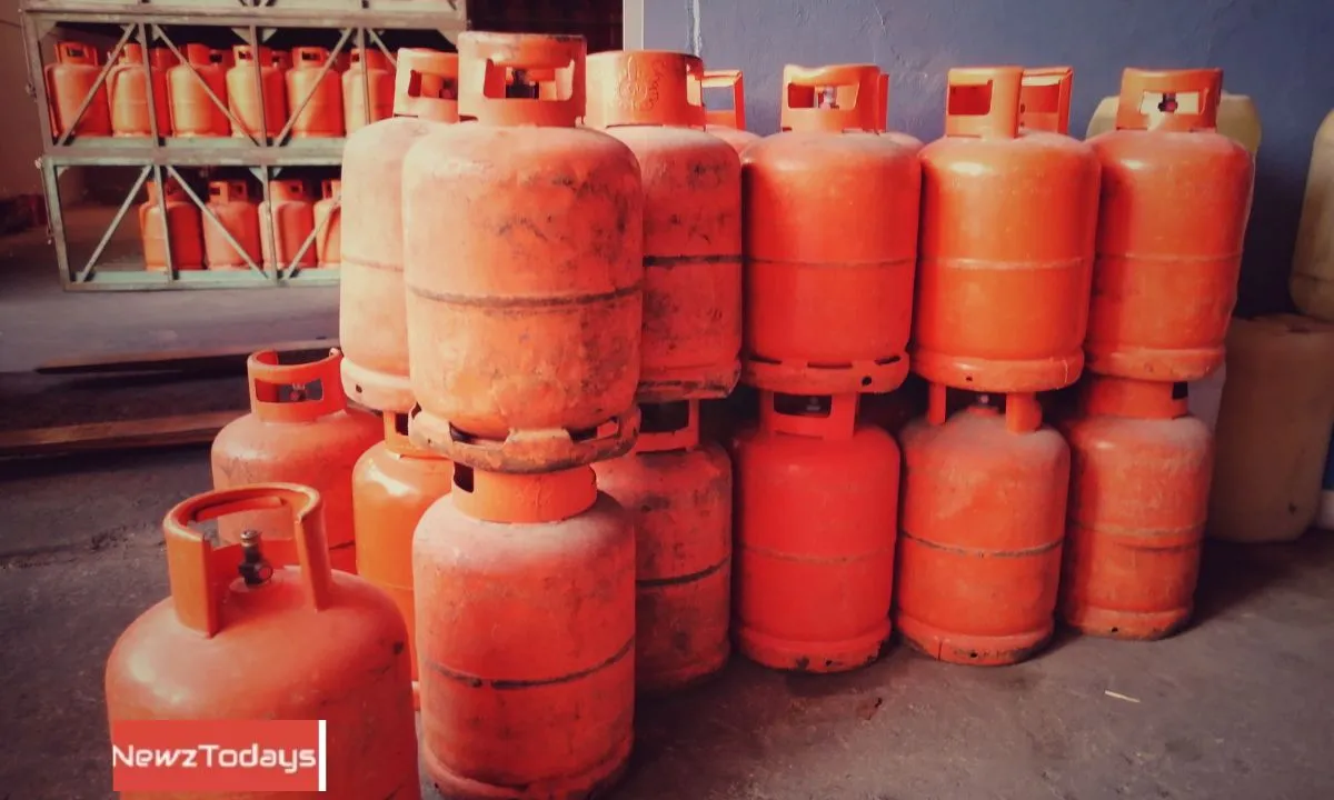 LPG Mafia Increases Price by Rs 50 per Kg