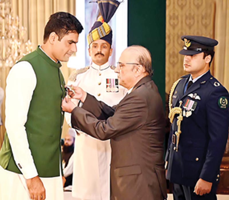 President confers Hilal-i-Imtiaz upon Arshad Nadeem