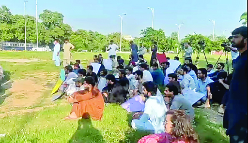 IIUI Students Protest Against Hostel Eviction and Administrative Failures