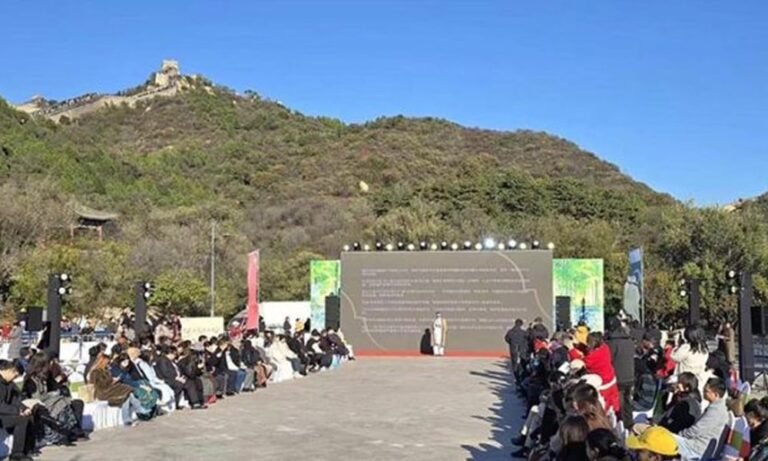 Pakistan-China Fashion Show Brings Cultural Fusion to the Great Wall