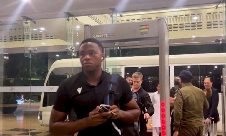 Watch: South Africa Arrive in Pakistan for Test Series