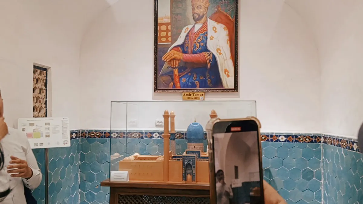 Portrait of Ulugh Beg above an observatory model at the Ulugh Beg museum in Samarkand