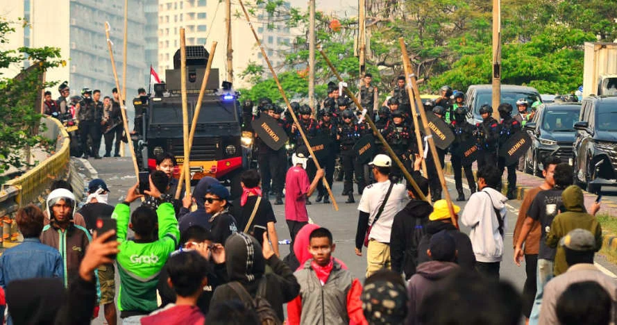 Students Mobilize Amid Indonesia’s Wildfire Crisis